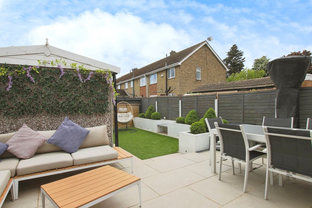 Property photo 2 of 18 4218653