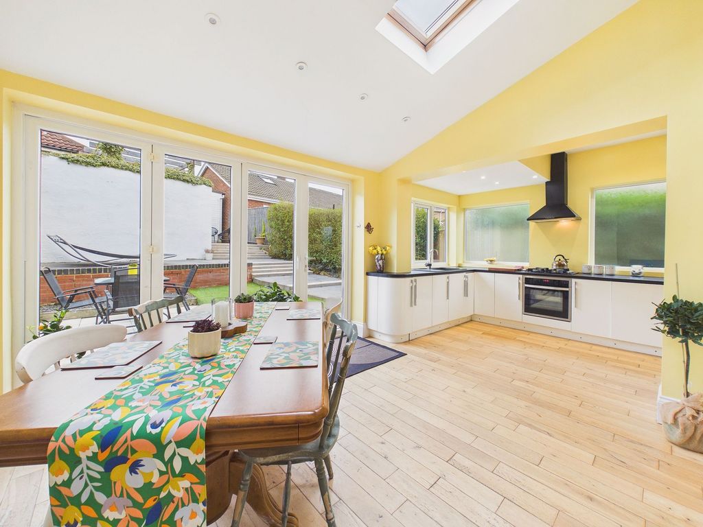 Property photo 3 of 17 Dining Kitchen