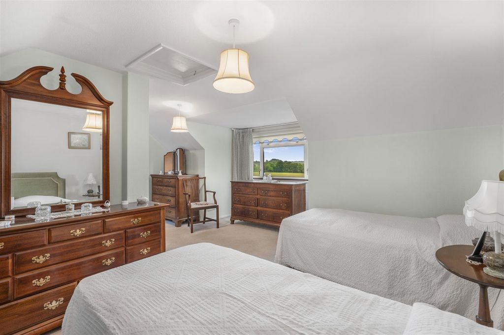 Property photo 3 of 20 11 Holland Rise, Kings Sutton-22.Jpg