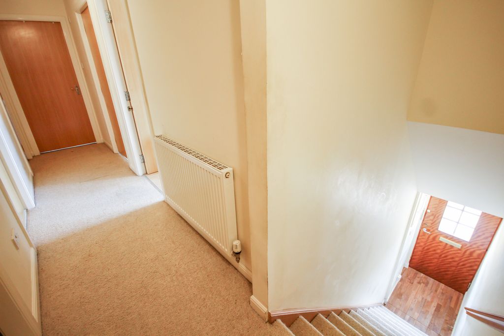 Property photo 2 of 16 64 Dalyell - Small Redone-15