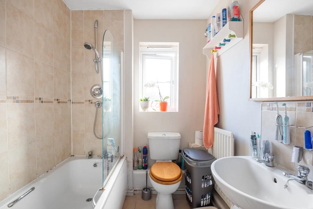 Property photo 3 of 10 Bathroom