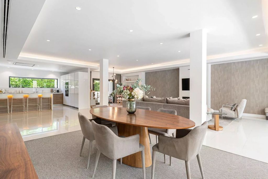 Property photo 3 of 18