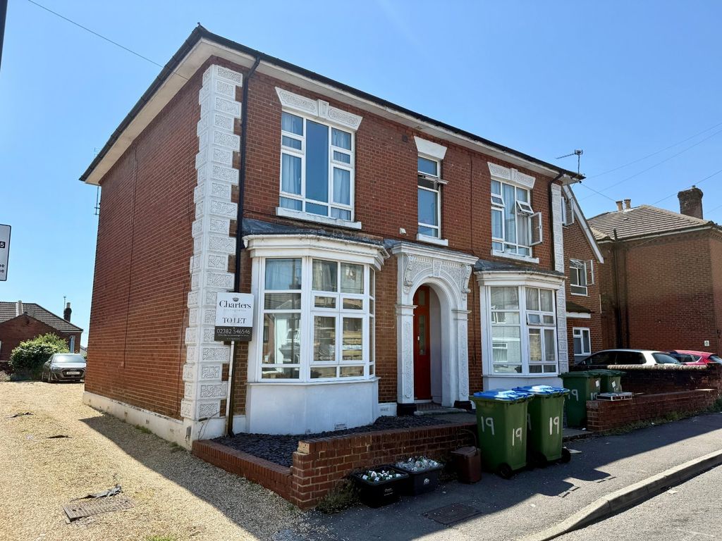 Property photo 1 of 10 Picture No. 02