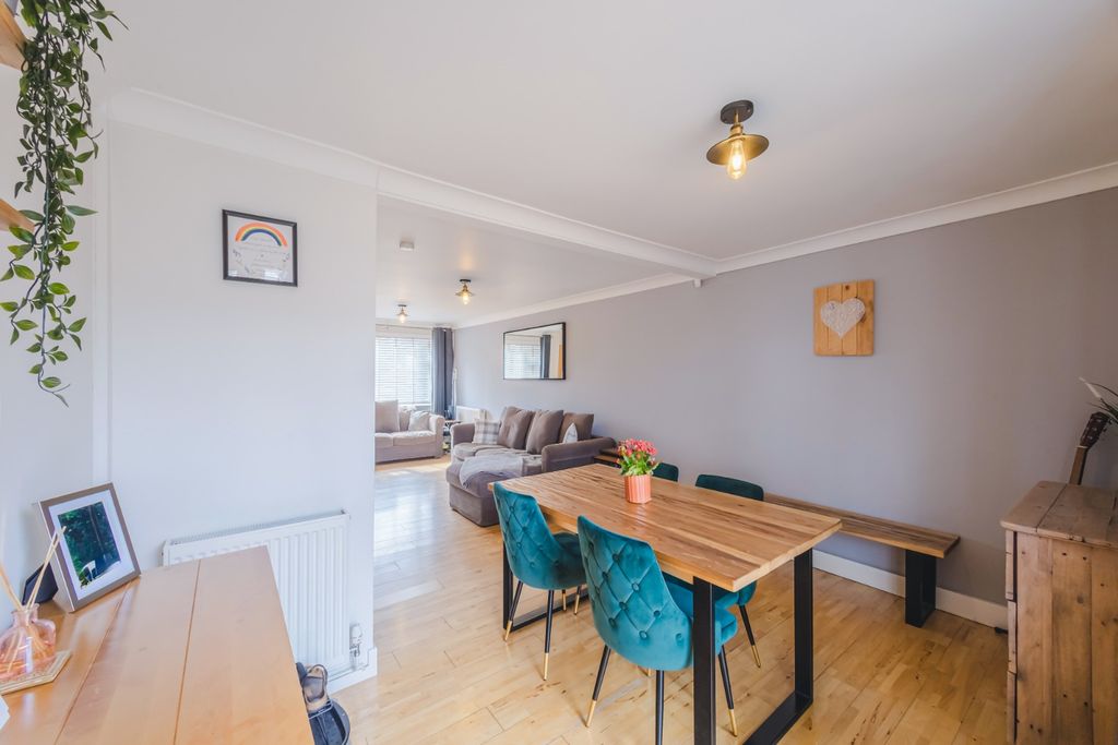 Property photo 3 of 31 4474864