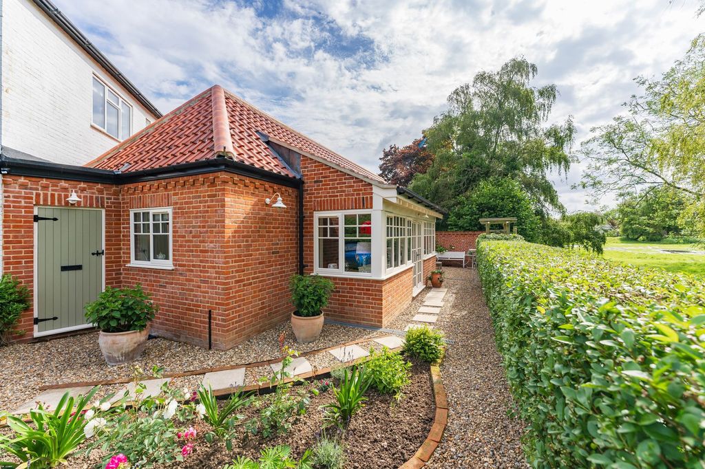Property photo 2 of 26