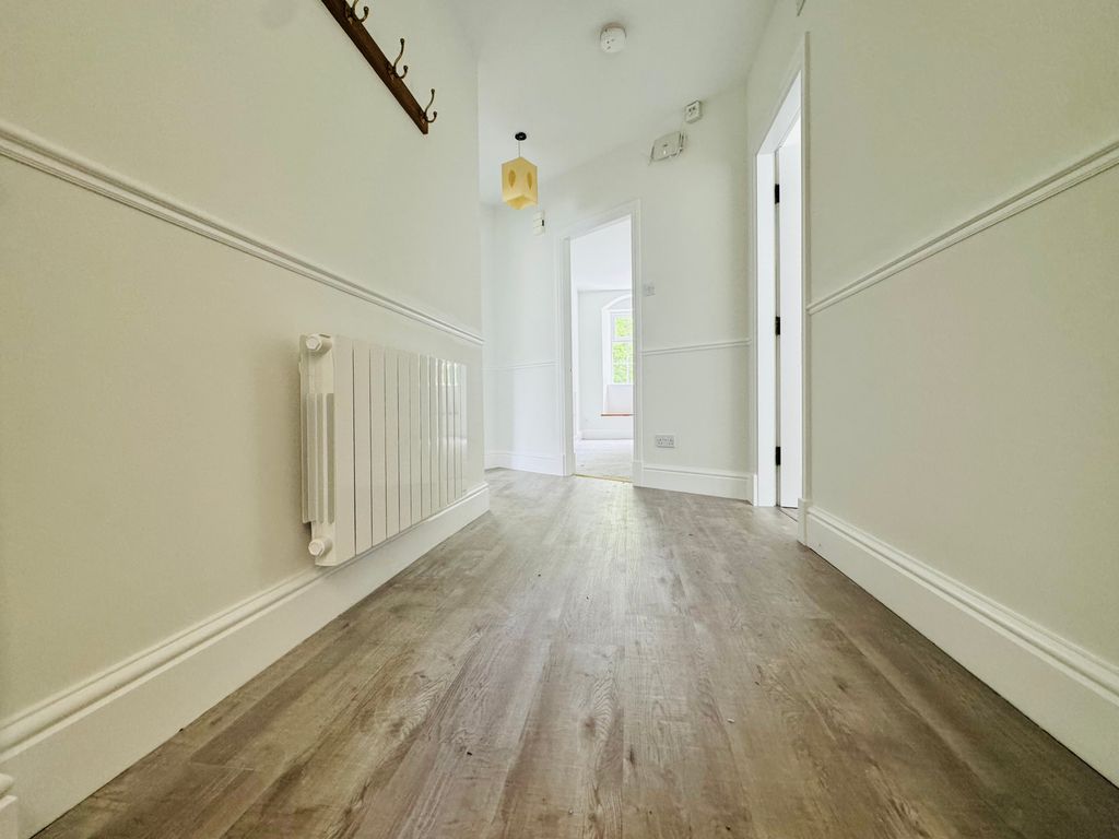 Property photo 3 of 20 Entrance Hall