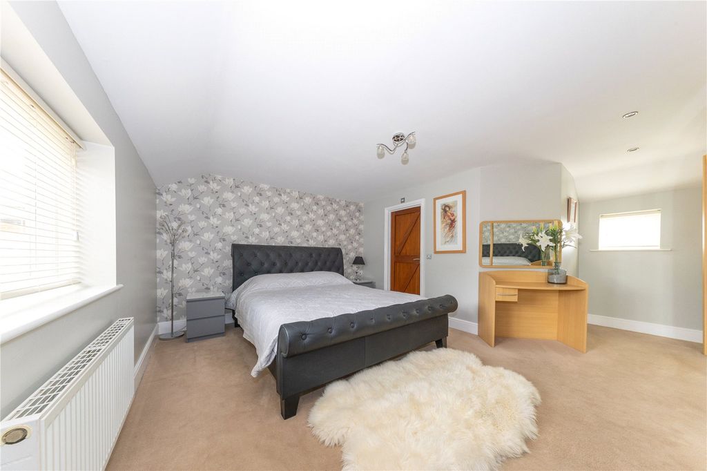 Property photo 2 of 27 Bedroom 1