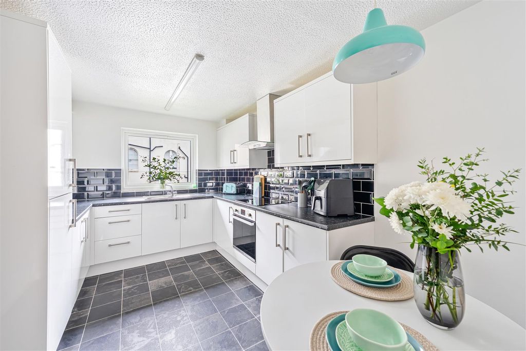 Property photo 2 of 14 Kitchen/Diner