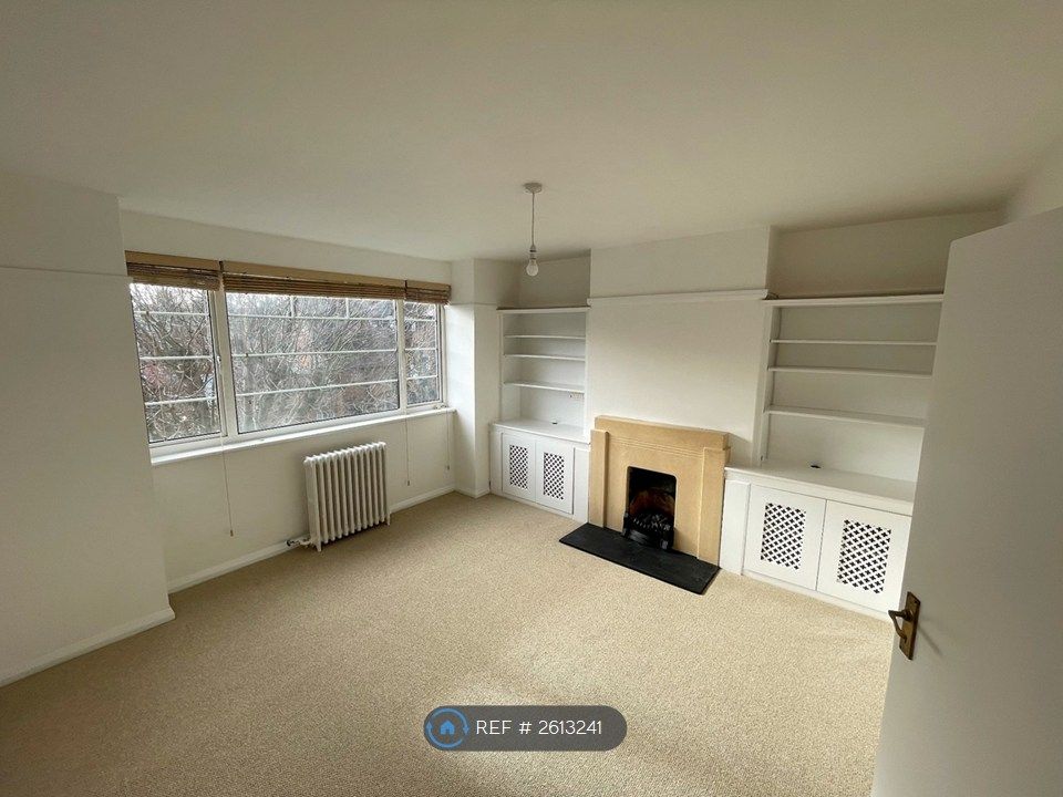 Property photo 2 of 10 Sunny West Facing Lounge