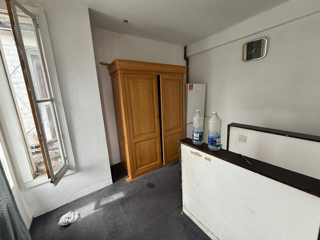 Property photo 3 of 5 Gallery