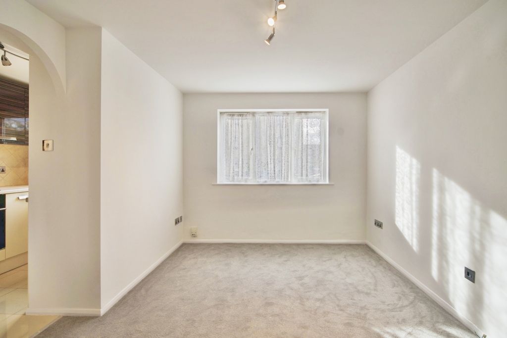 Property photo 2 of 19 Pbox-Img.Jpg