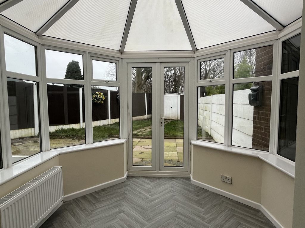 Property photo 3 of 9 Conservatory