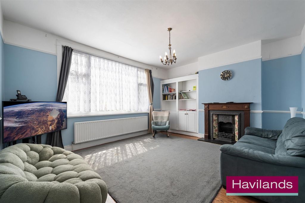 Property photo 2 of 12 Sittingbourne Avenue-6.Jpg