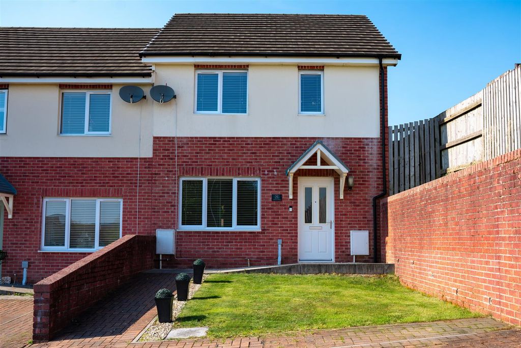 Property photo 1 of 28 House-Raster-9.Jpg