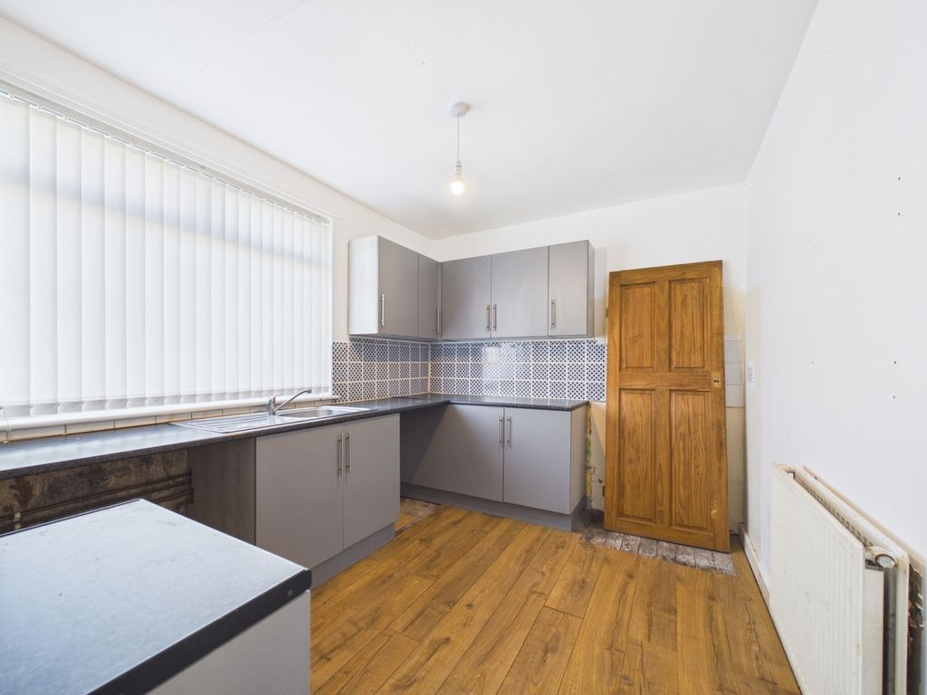 Property photo 3 of 24 Kitchen