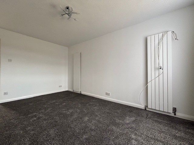 Property photo 3 of 15 Lounge