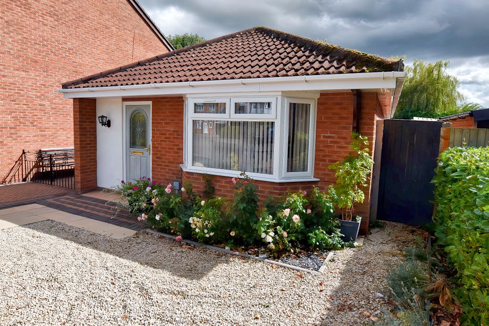 Property photo 1 of 21 Front Aspect 3