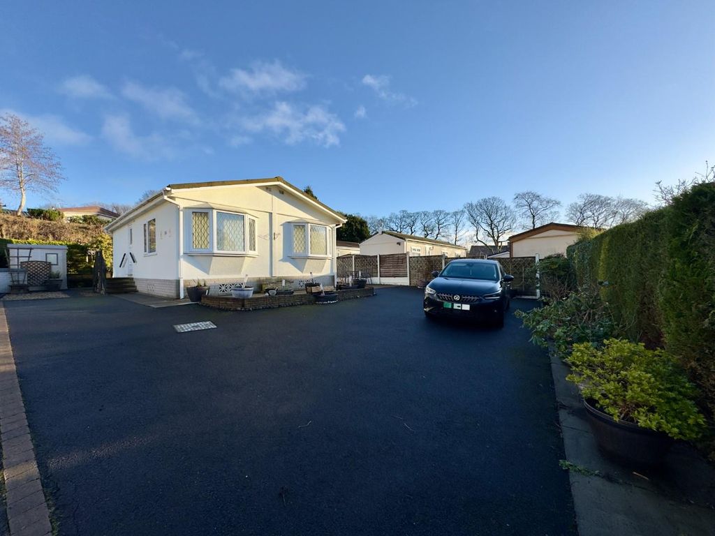 Property photo 1 of 18 Main Photo Property For Sale Gawthorpe Edge, Padih