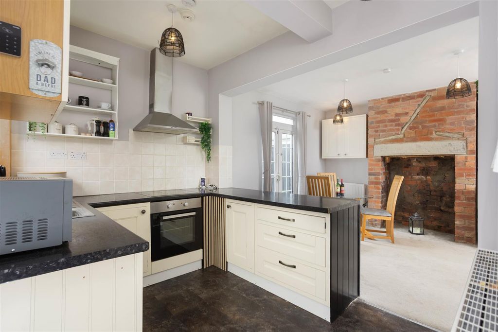 Property photo 3 of 9 00009.Jpg