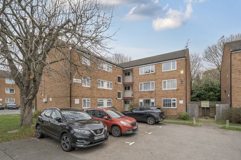 Property photo 1 of 19 1376928-16-690B46...