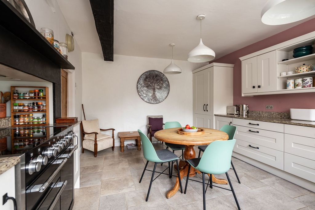 Property photo 2 of 23