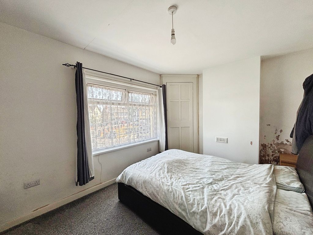 Property photo 3 of 6 Pbox-Img.Jpg