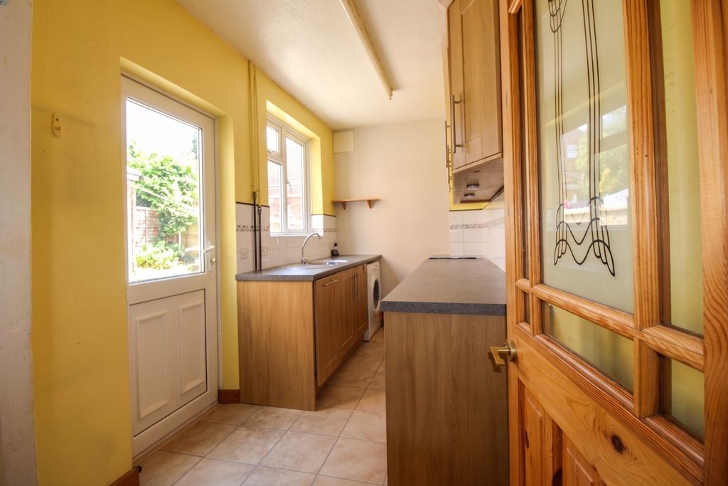 Property photo 3 of 7 Kitchen