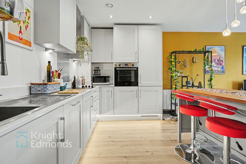 Property photo 3 of 9 Kitchen