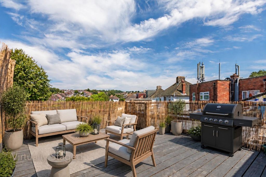 Property photo 3 of 12 Roof Terrace - Virtually Staged