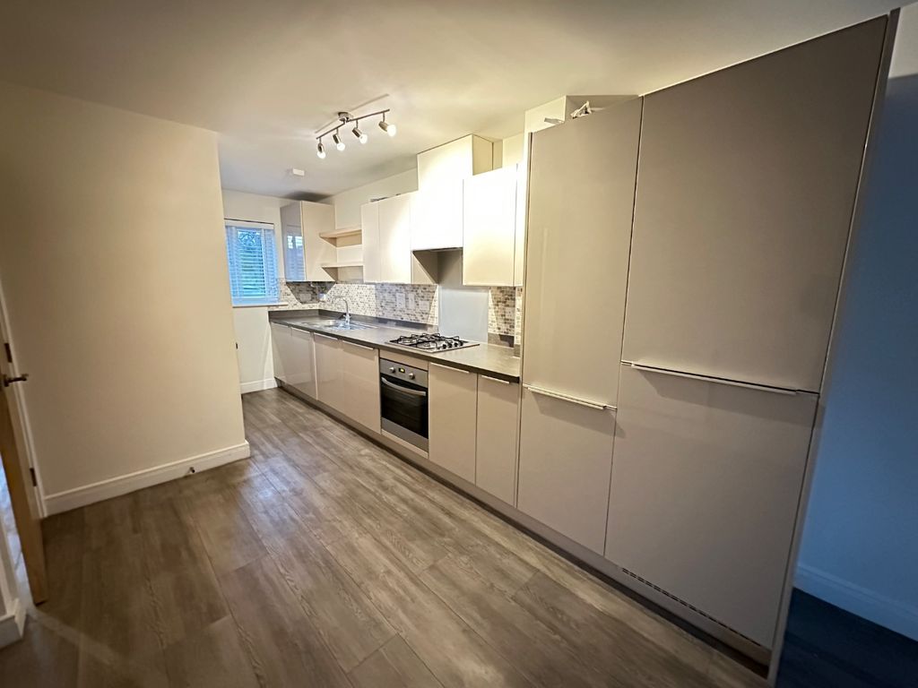 Property photo 2 of 14 4707702