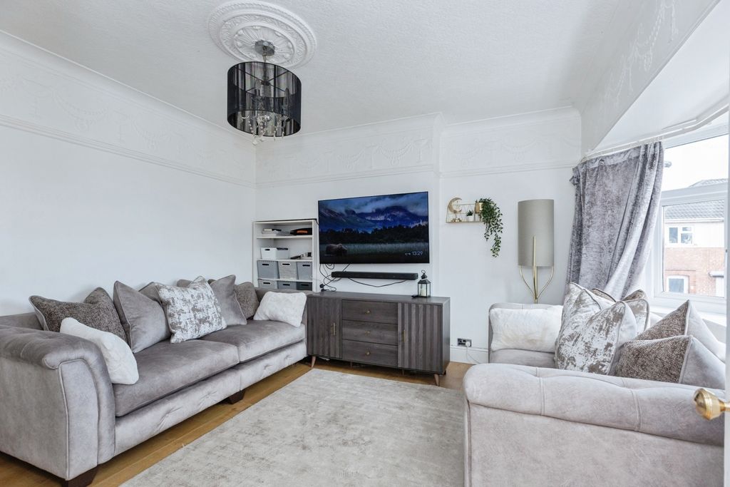 Property photo 2 of 20 Lounge