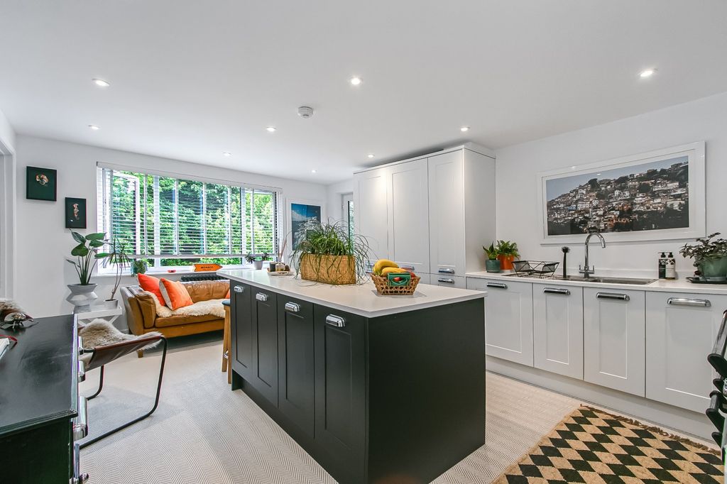 Property photo 1 of 19 Kitchen