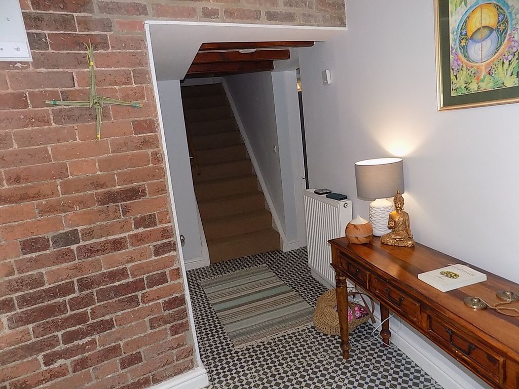 Property photo 2 of 14 Hallway
