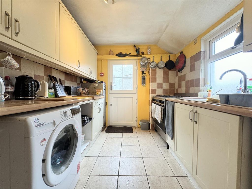 Property photo 2 of 21 Kitchen