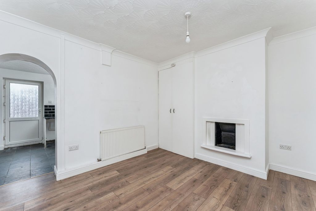 Property photo 3 of 15 Dining Room