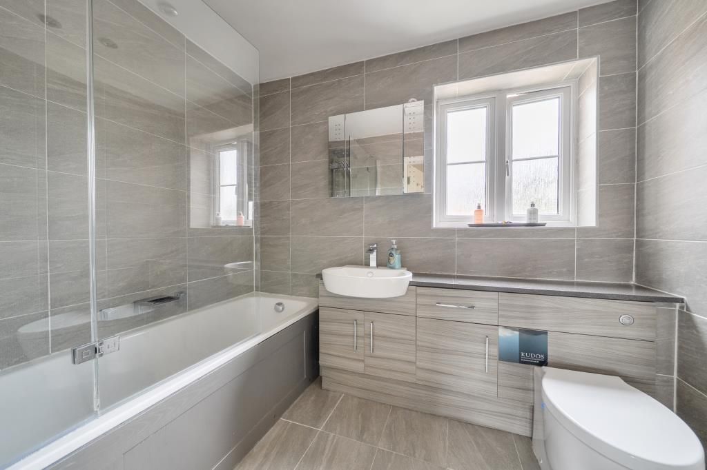 Property photo 3 of 17 Bathroom