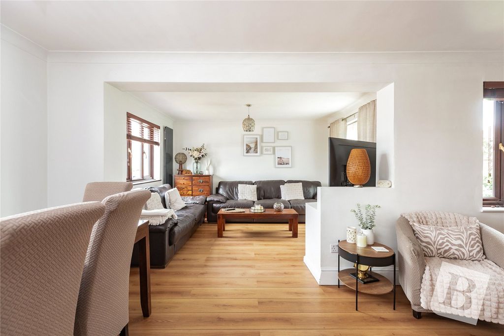 Property photo 3 of 19 Picture No. 25