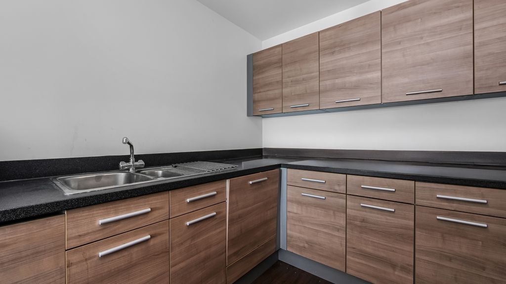 Property photo 3 of 9 Kitchen