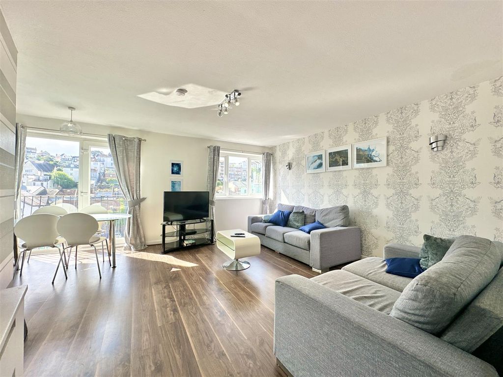 Property photo 3 of 29 Flat Living Room.Jpg