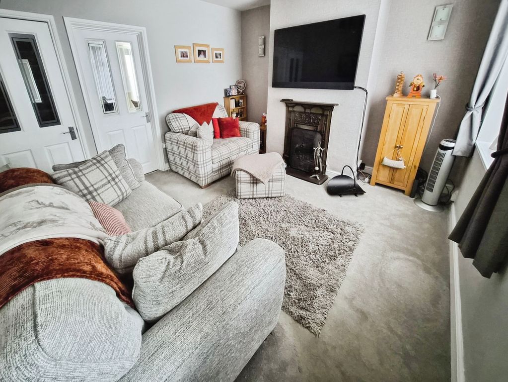 Property photo 2 of 14 Lounge.