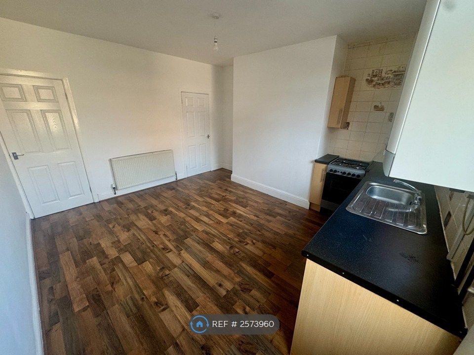 Property photo 3 of 12 Kitchen