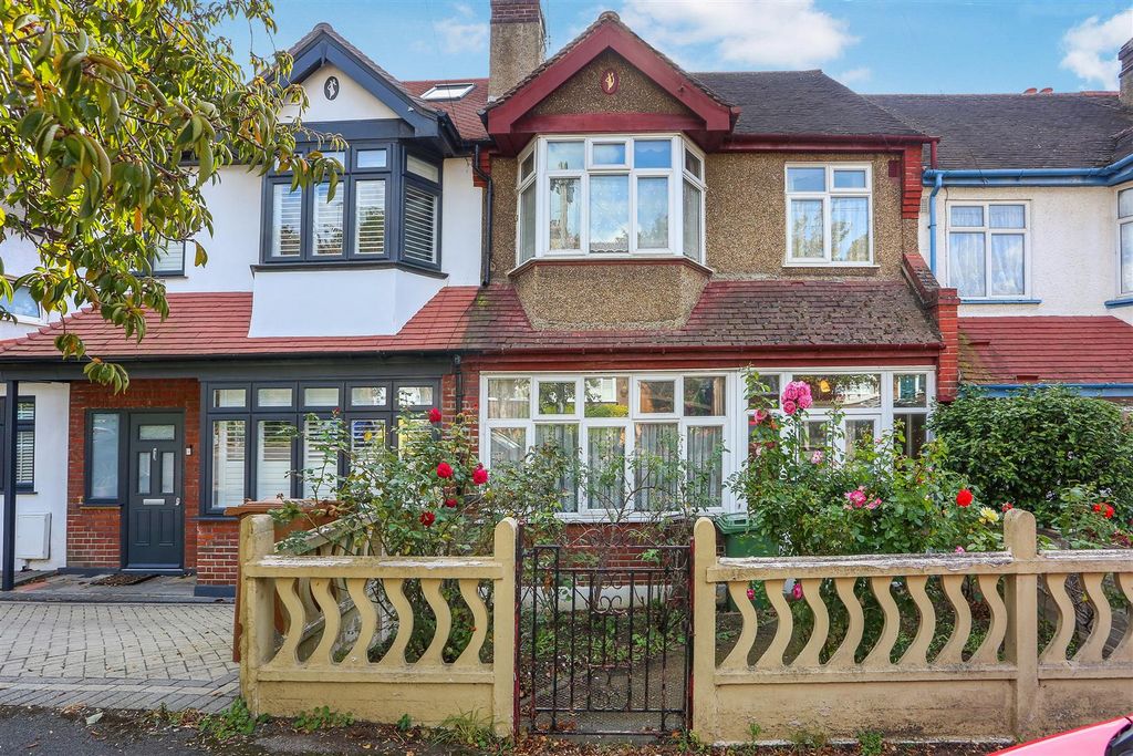 Property photo 1 of 27 1545389575 - 11 Vermont Road, Sm1 - 1.Jpg