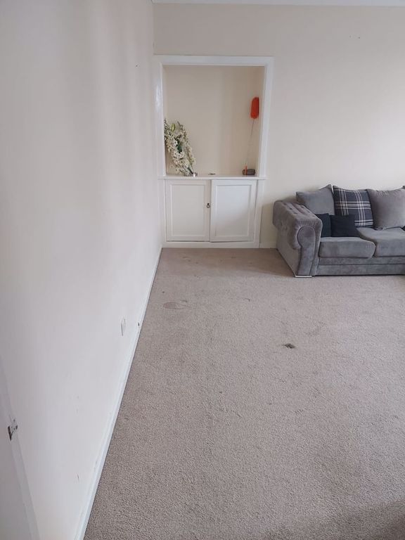 Property photo 3 of 18 Lounge