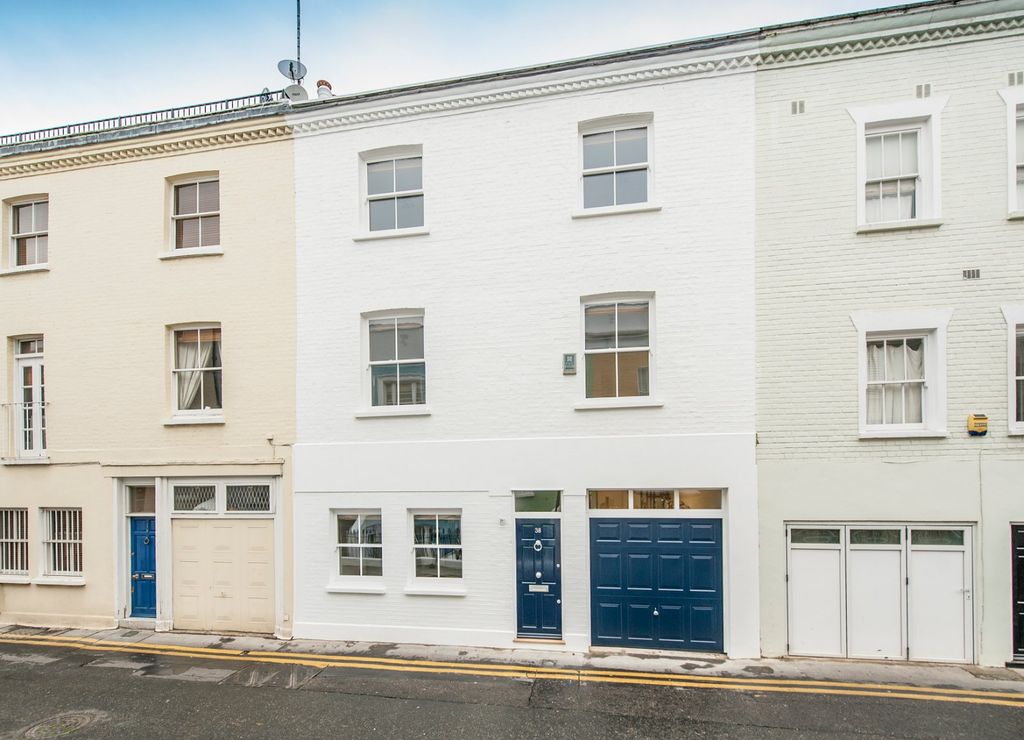 Property photo 1 of 11 External