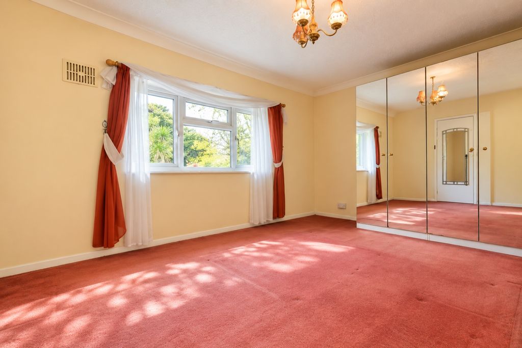 Property photo 2 of 16 Warm Vintage Bedroom Interior