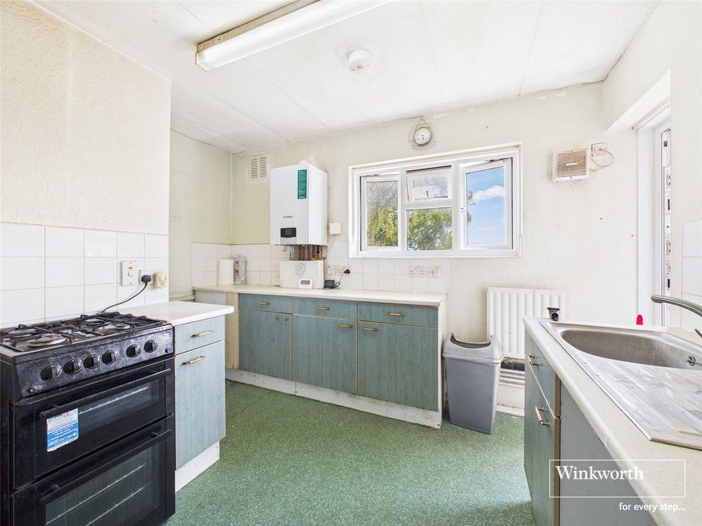 Property photo 3 of 7 Kitchen