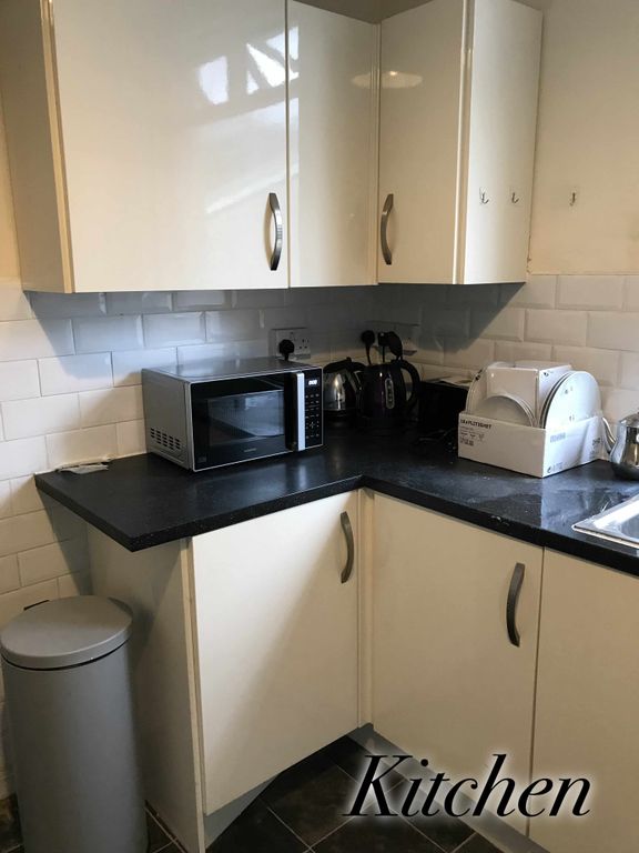 Property photo 2 of 18 Kitchen 2