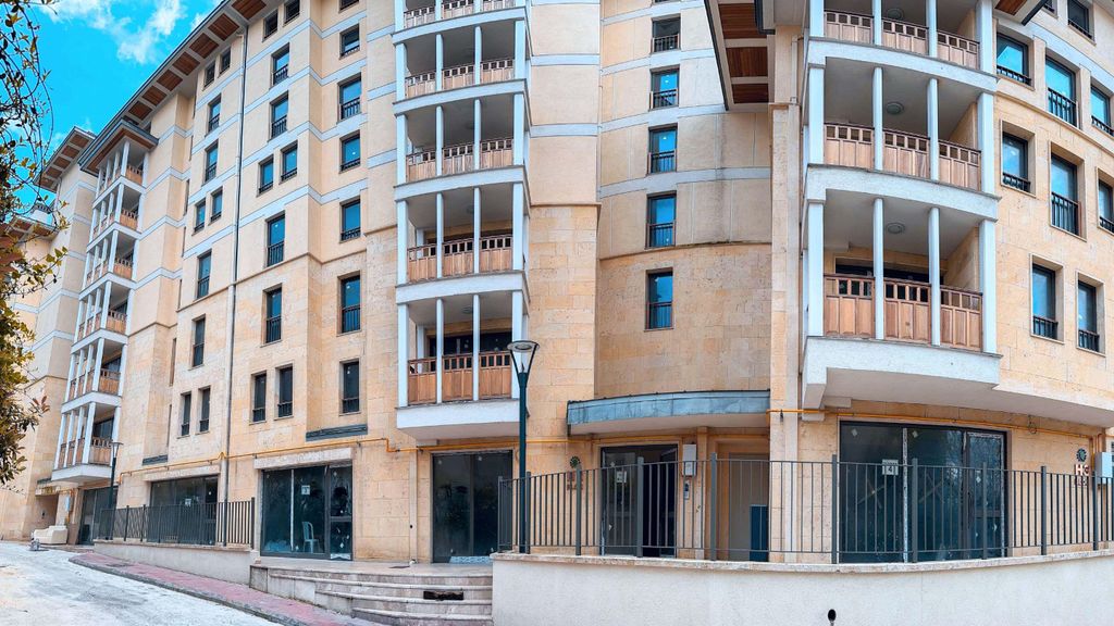 Property photo 3 of 13 Modern Ideal Location Property In Istanbul For Sale - Modern Facade