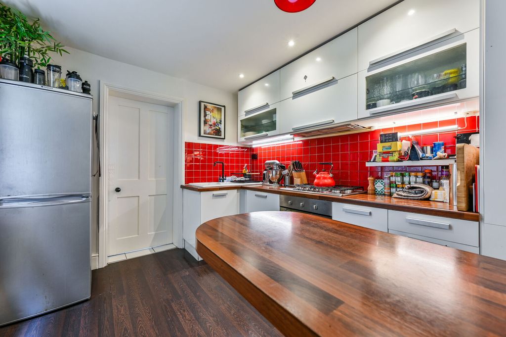 Property photo 2 of 18