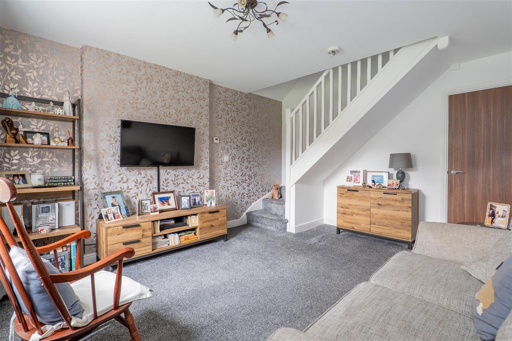 Property photo 2 of 24 Lounge